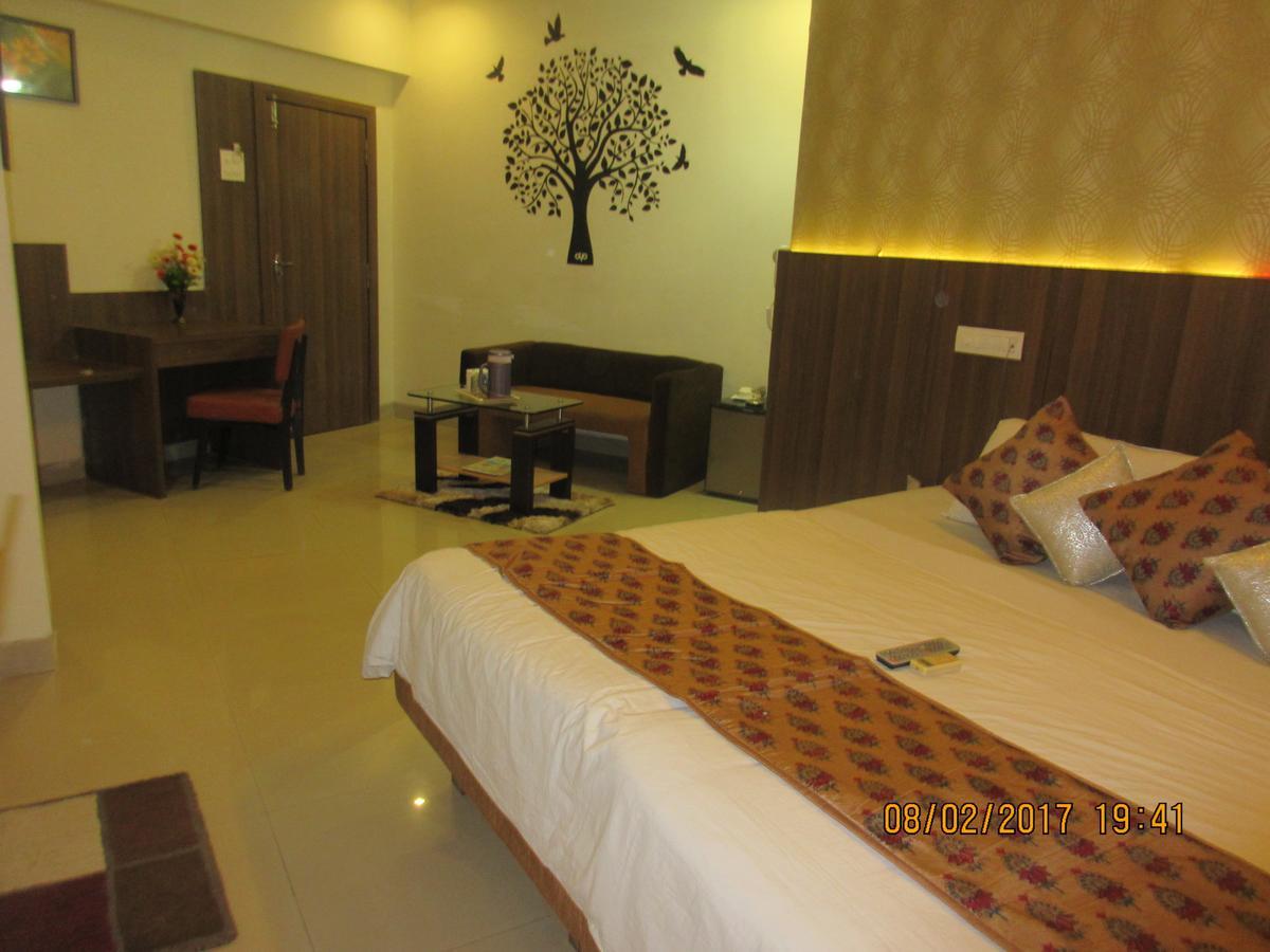 Hotel Panchratna Panvel Exterior foto
