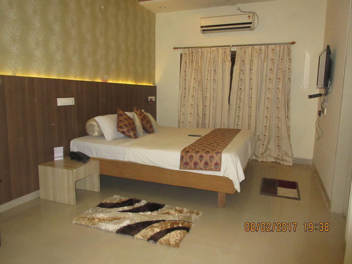 Hotel Panchratna Panvel Exterior foto